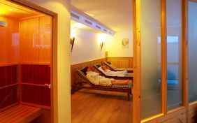 Finnische Sauna, türkisches Dampfbad und Infrarotkabine entspannen nach einem schönen Skitag. - Foto: Ingo Wandmacher